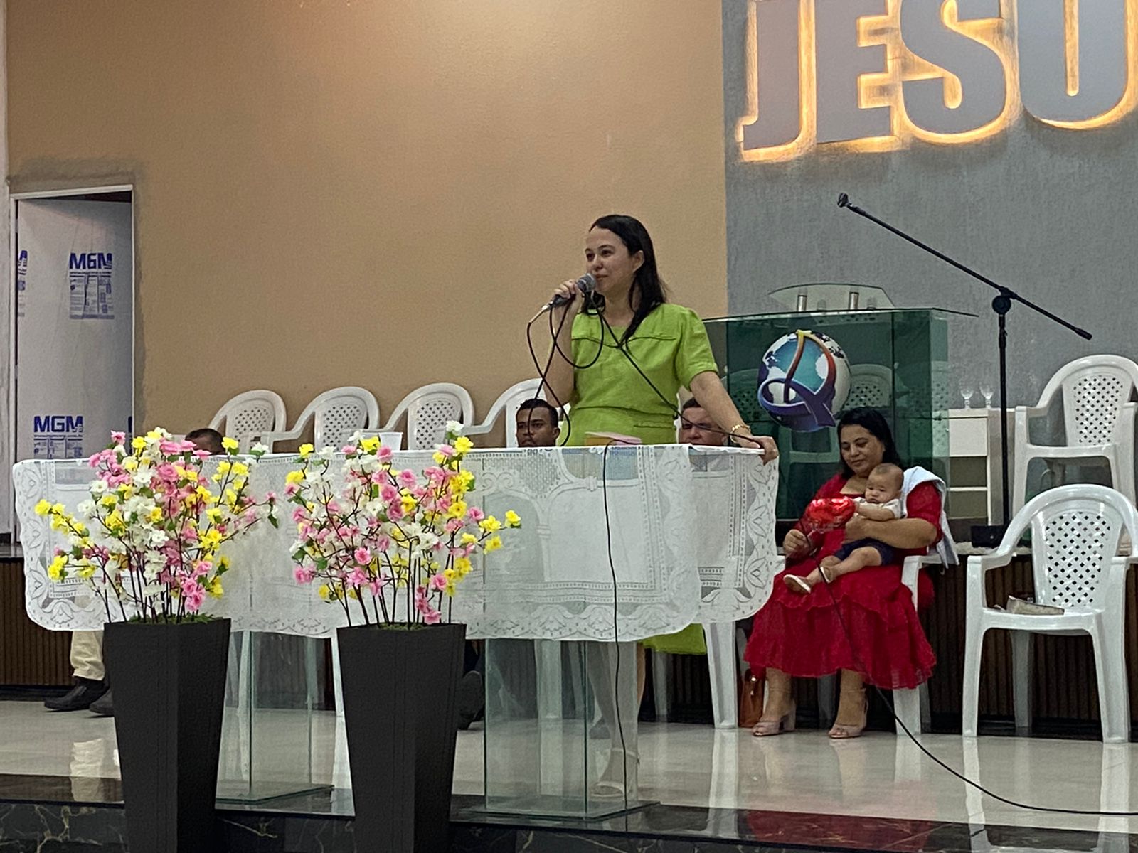 Maria Luiza participa de comemora��o ao Dia das M�es e destaca papel da igreja no acolhimento de pessoas com autismo